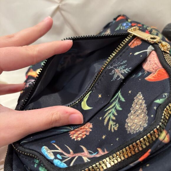 Unisex Mushroom Chest Sling Bag Travel Shoulder Daypack & Zippered Pouch NWT - Picture 7 of 10